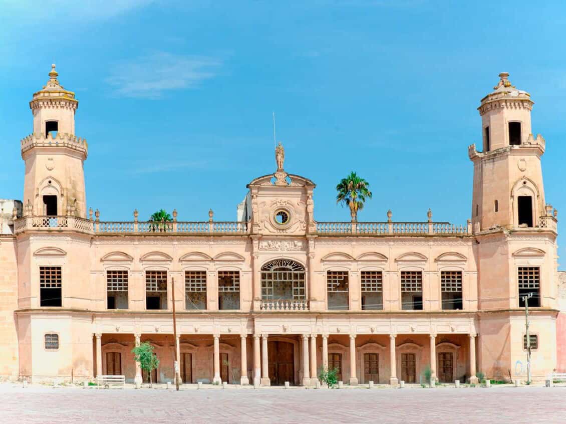 Fachada de la Ex Hacienda de Jaral de Berrio en San Felipe, Guanajuato.