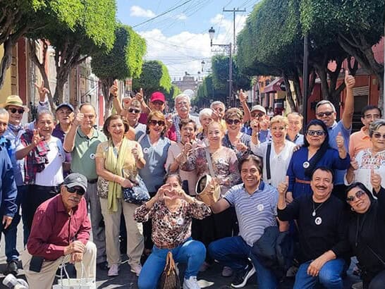 Grupo de turistas disfrutando en Guanajuato, México, con Operadora Jalpa Extremo.