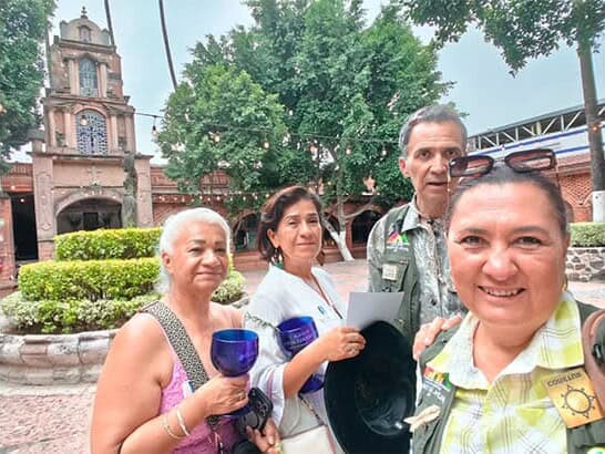 Grupo de turistas disfrutando en Guanajuato, México, con Operadora Jalpa Extremo.