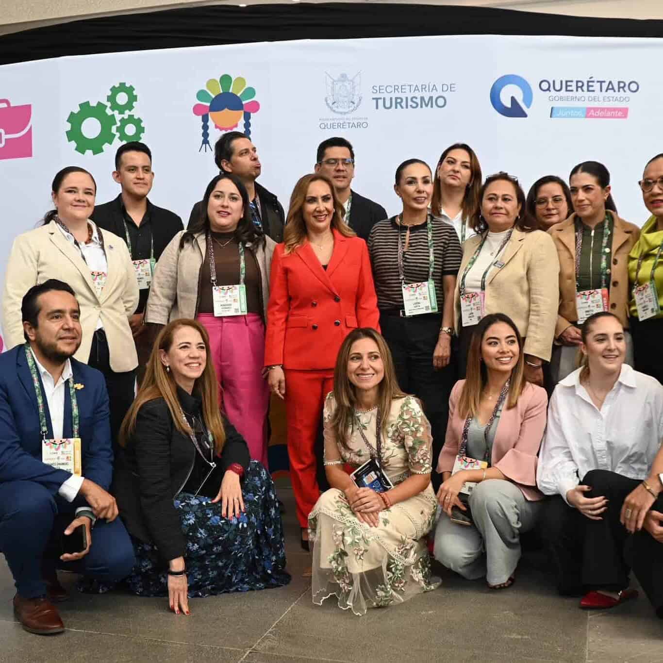 Grupo de profesionales en evento de turismo en Guanajuato durante CNIR 2026.