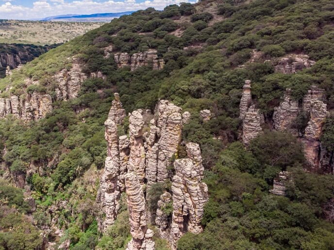 Vista aérea de las formaciones rocosas de Los Panales en la Sierra de Lobos, Guanajuato.