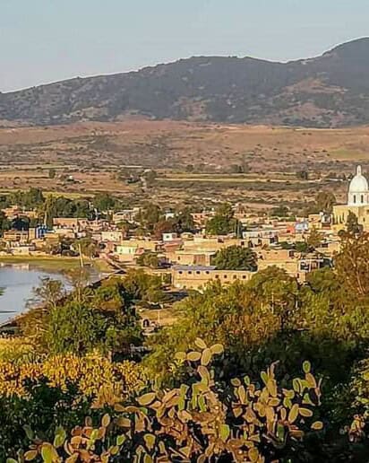 Panoramic view of Nuevo Valle de Moreno, its dam and the surrounding hills, León, Guanajuato.