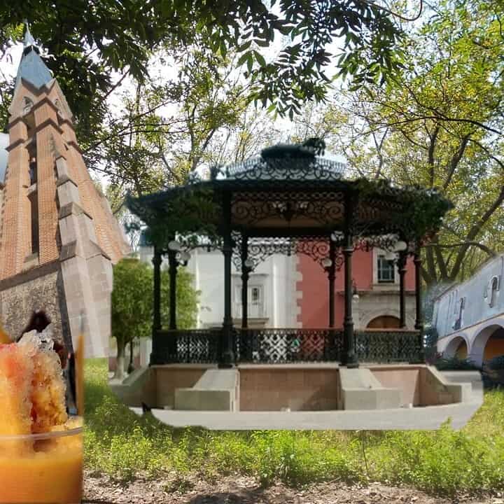 Jard&iacute;n tradicional en Guanajuato con quiosco y &aacute;rboles.