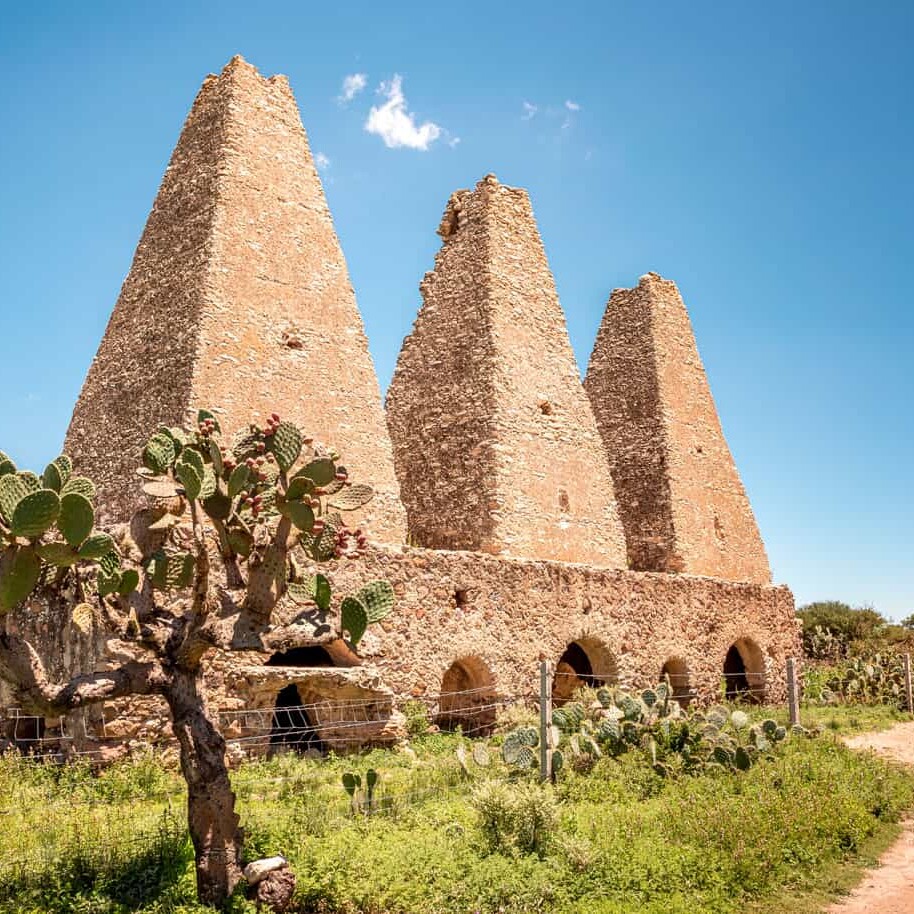 Hornos de fundici&oacute;n y ruinas mineras de Mineral de Pozos, Guanajuato.