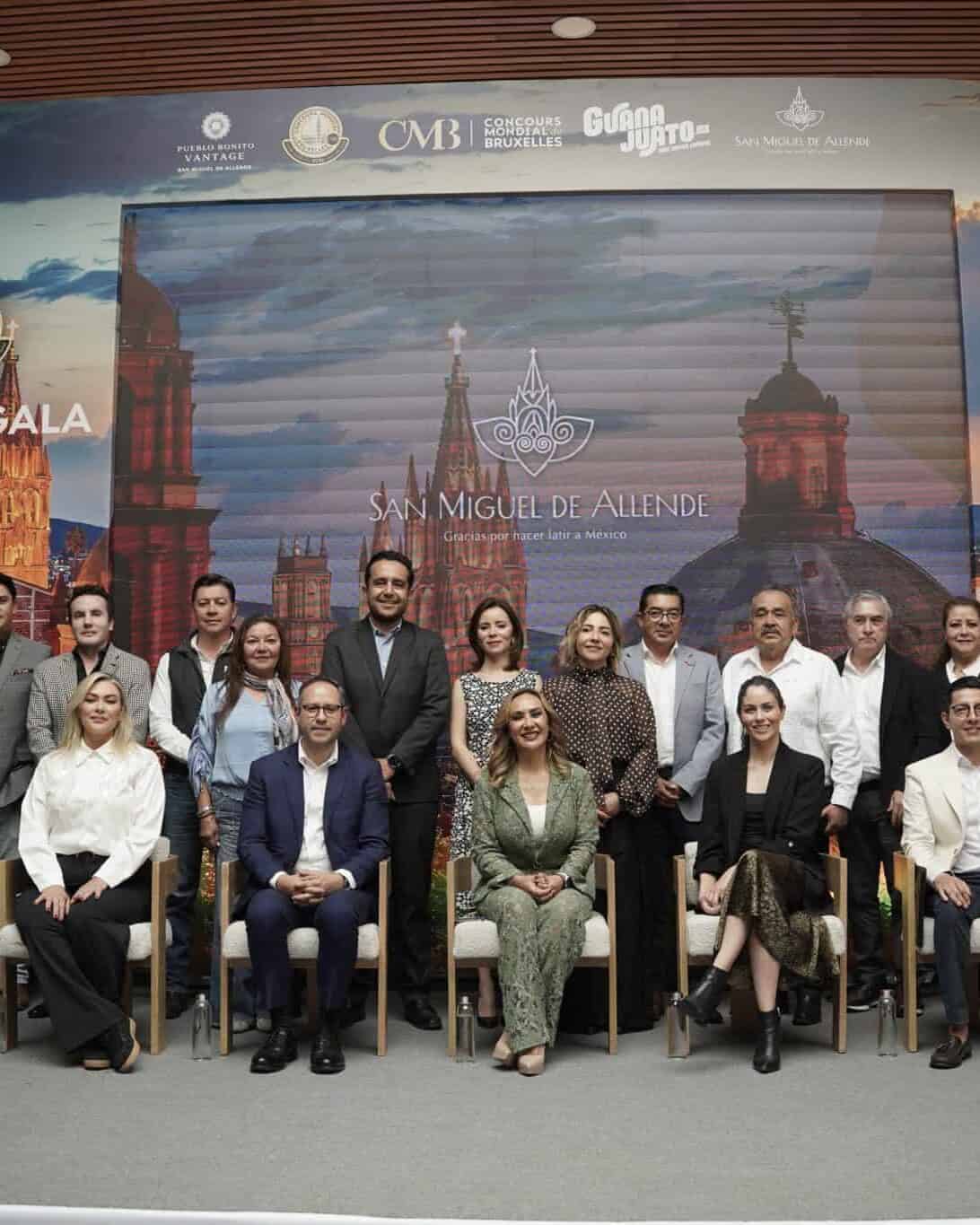 Grupo de personas en evento de la CMB Gala en Guanajuato.