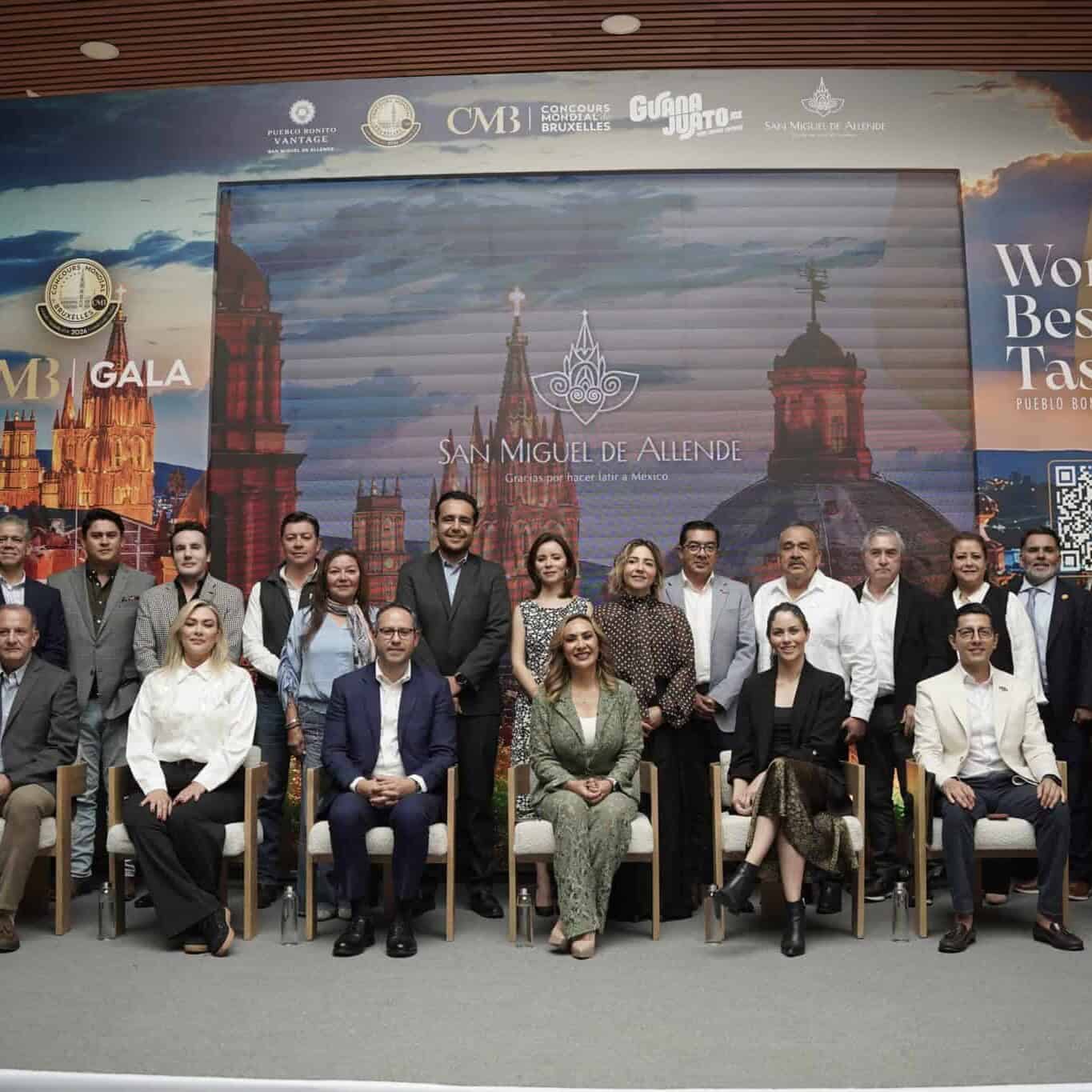 Grupo de personas en evento de la CMB Gala en Guanajuato.