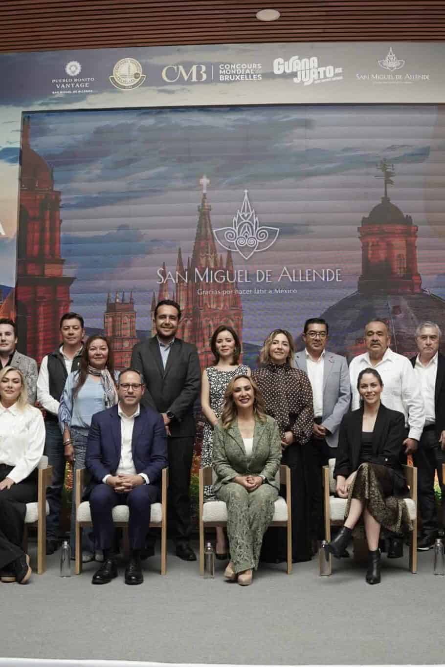 Grupo de personas en evento de la CMB Gala en Guanajuato.