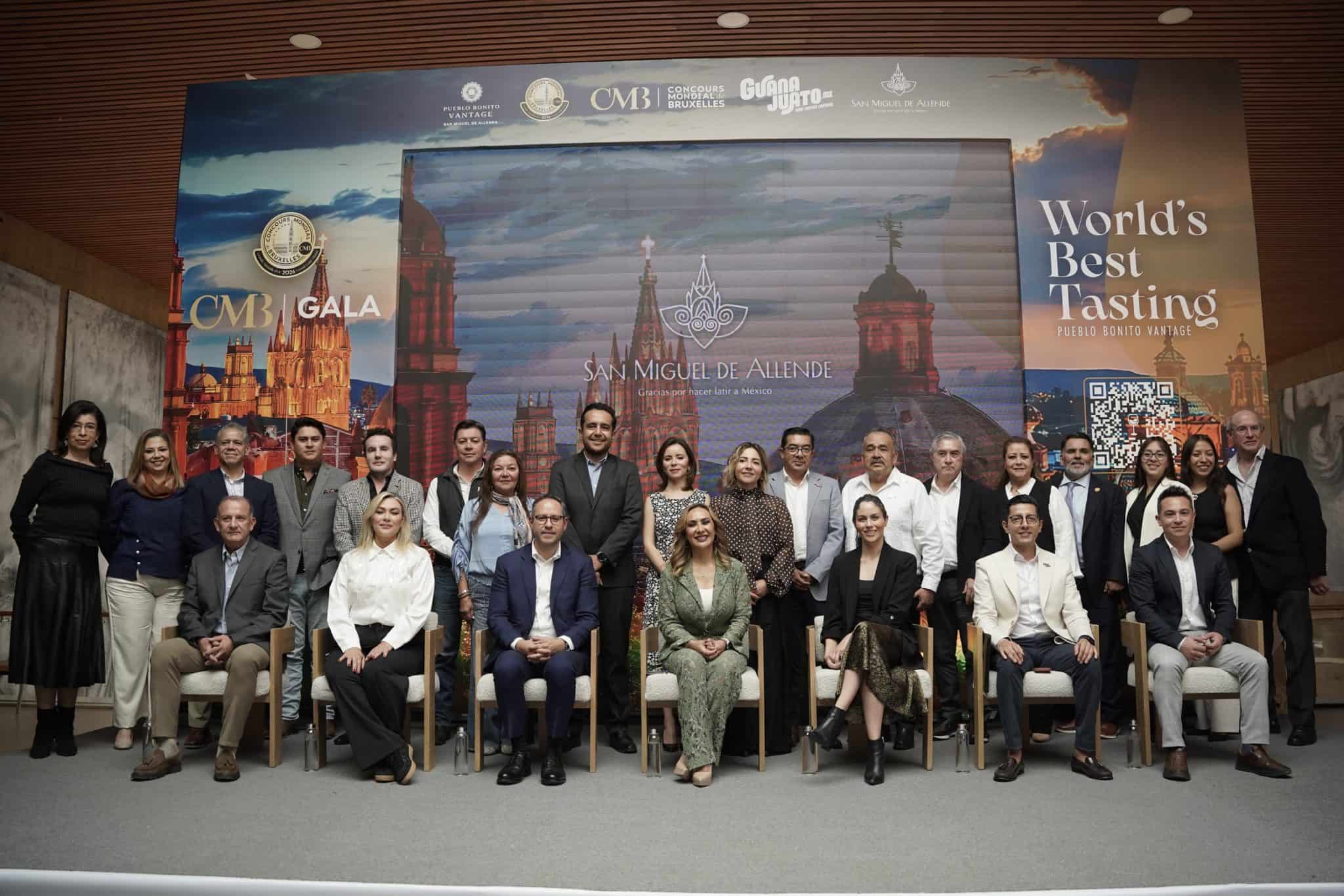 Grupo de personas en evento de la CMB Gala en Guanajuato.