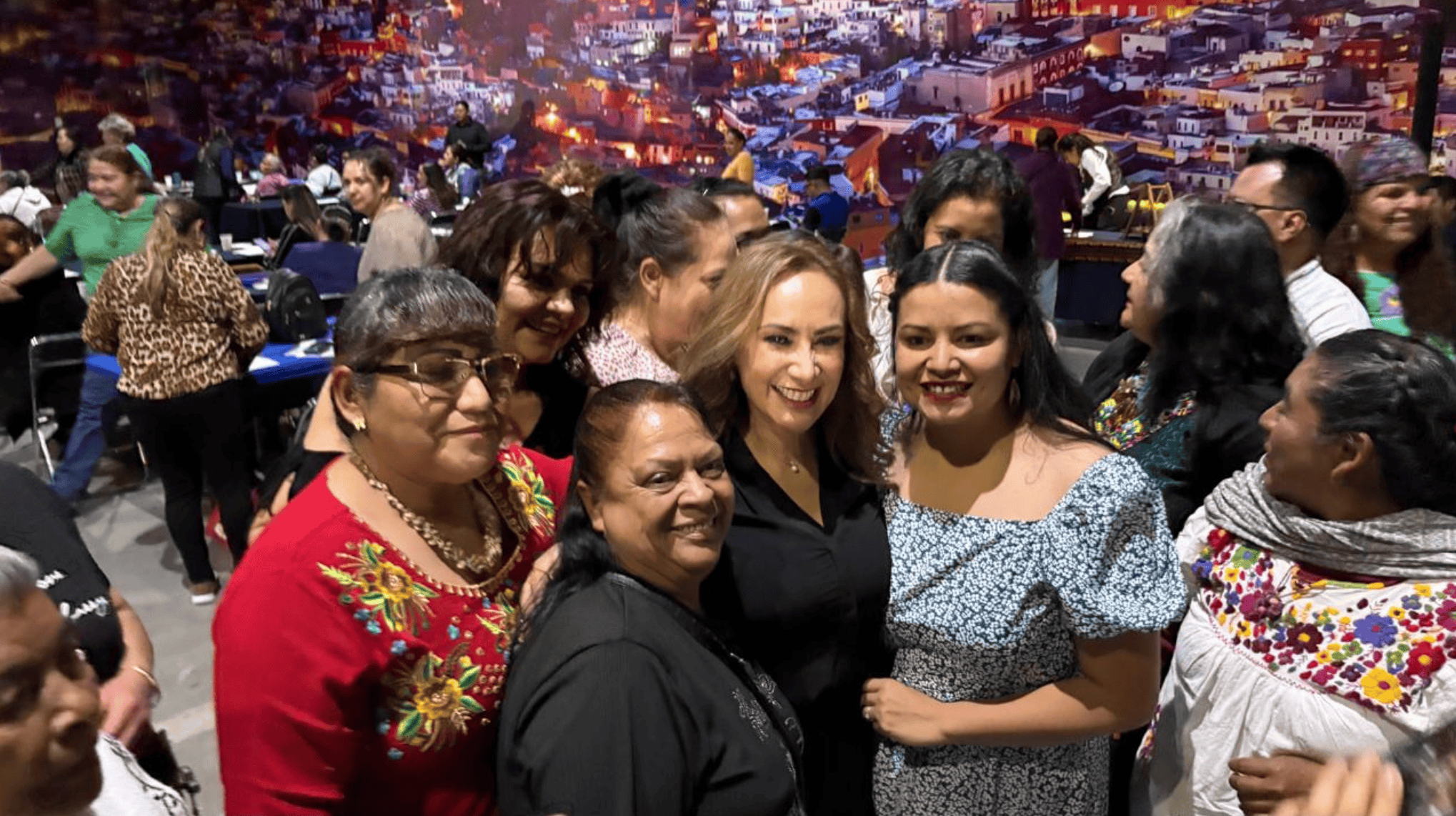 Grupo de cocineras tradicionales en Guanajuato en evento cultural.