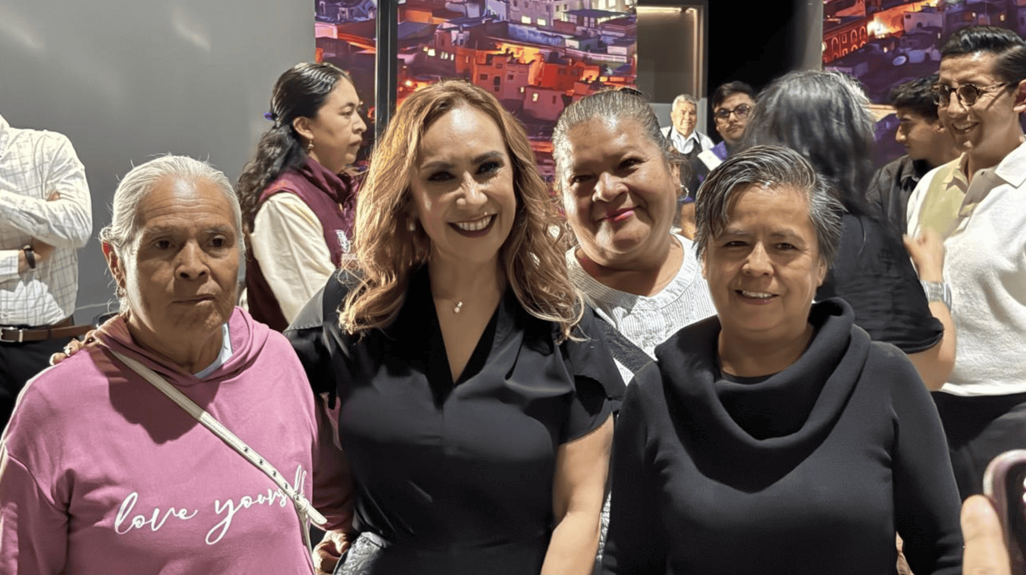 Grupo de cocineras y cocineros tradicionales en evento en Guanajuato.