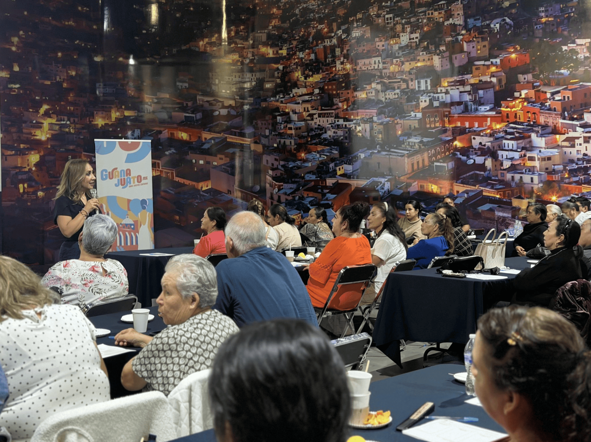 Reunión de cocineras tradicionales en Guanajuato para una asociación estatal.