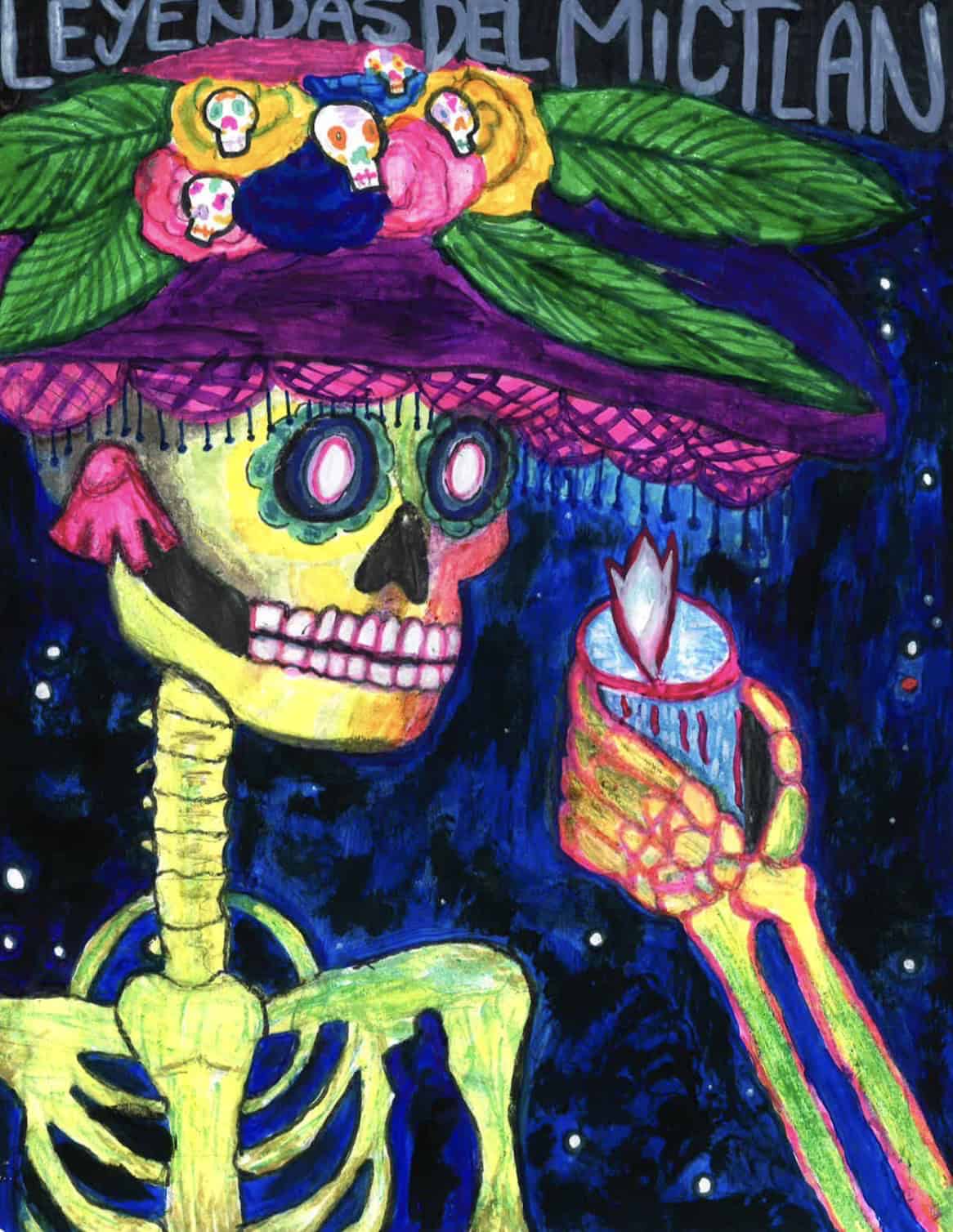 Calavera colorida con corona de flores y vela litera cerca de un cr&aacute;neo decorativo.