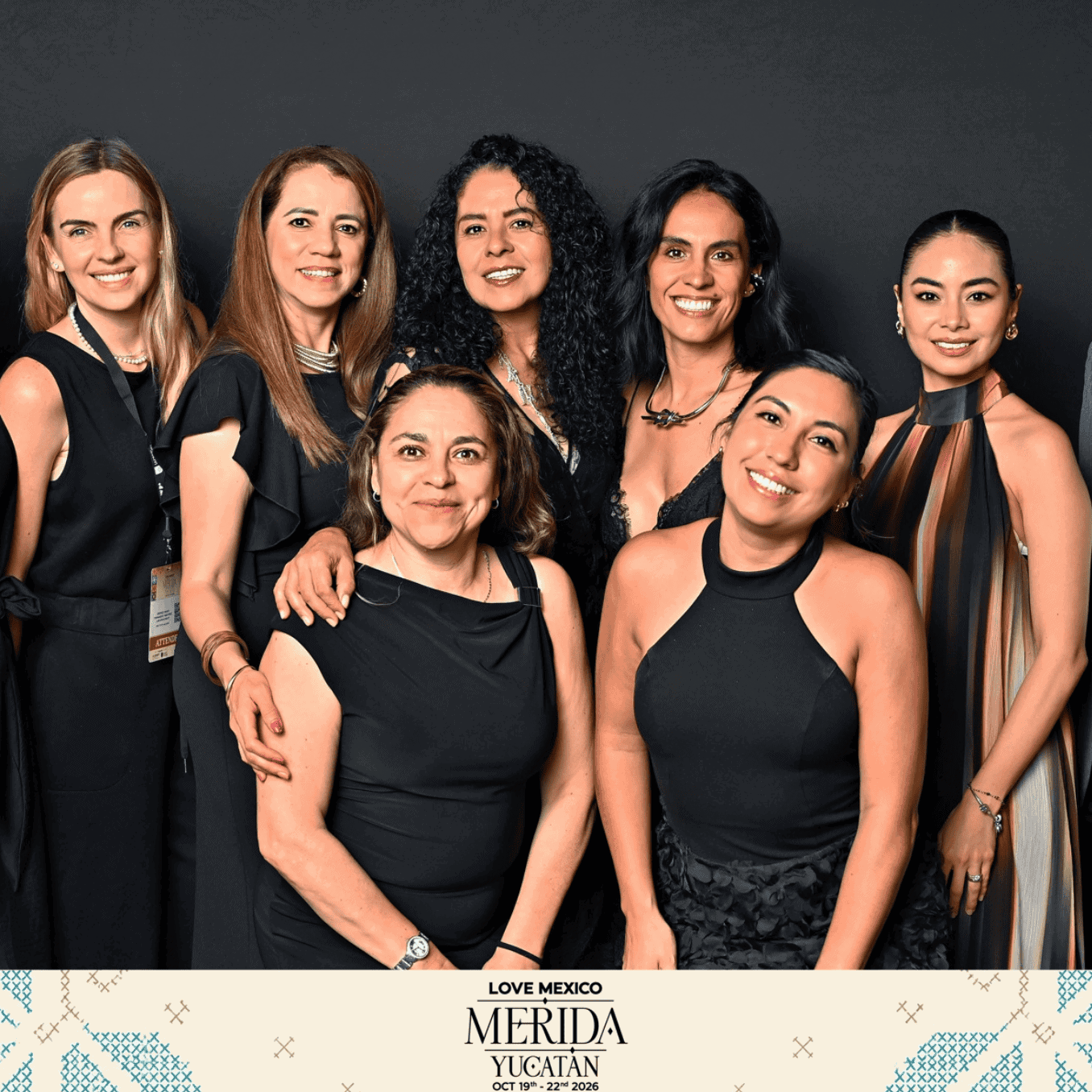 Grupo de profesionales en evento de turismo en Guanajuato, México.