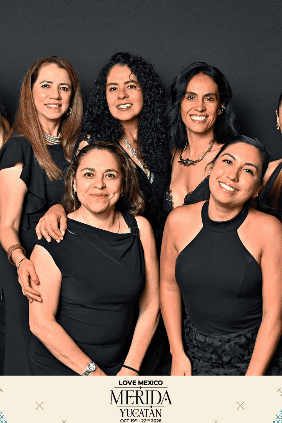 Grupo de profesionales en evento de turismo en Guanajuato, México.