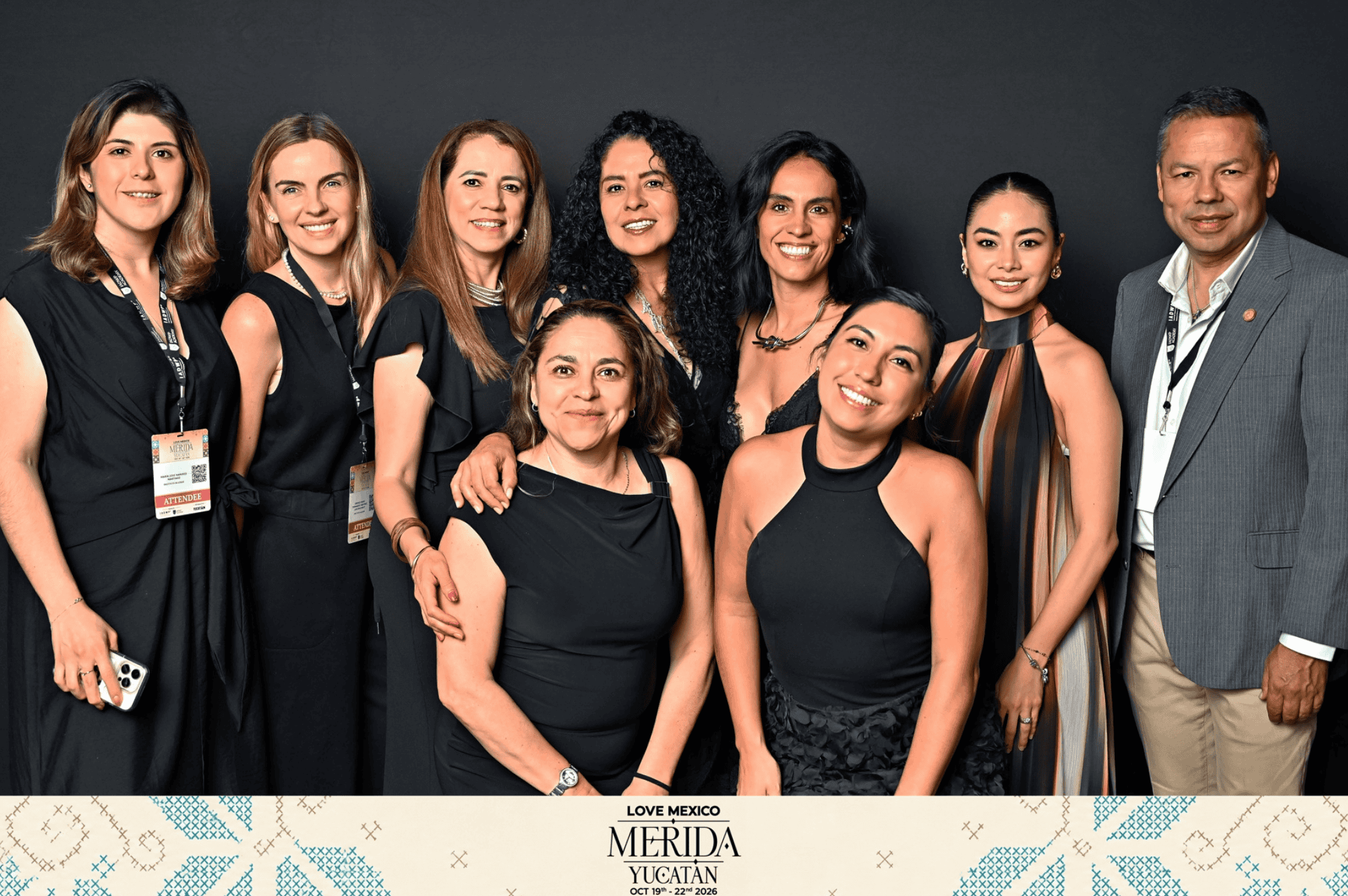 Grupo de profesionales en evento de turismo en Guanajuato, México.