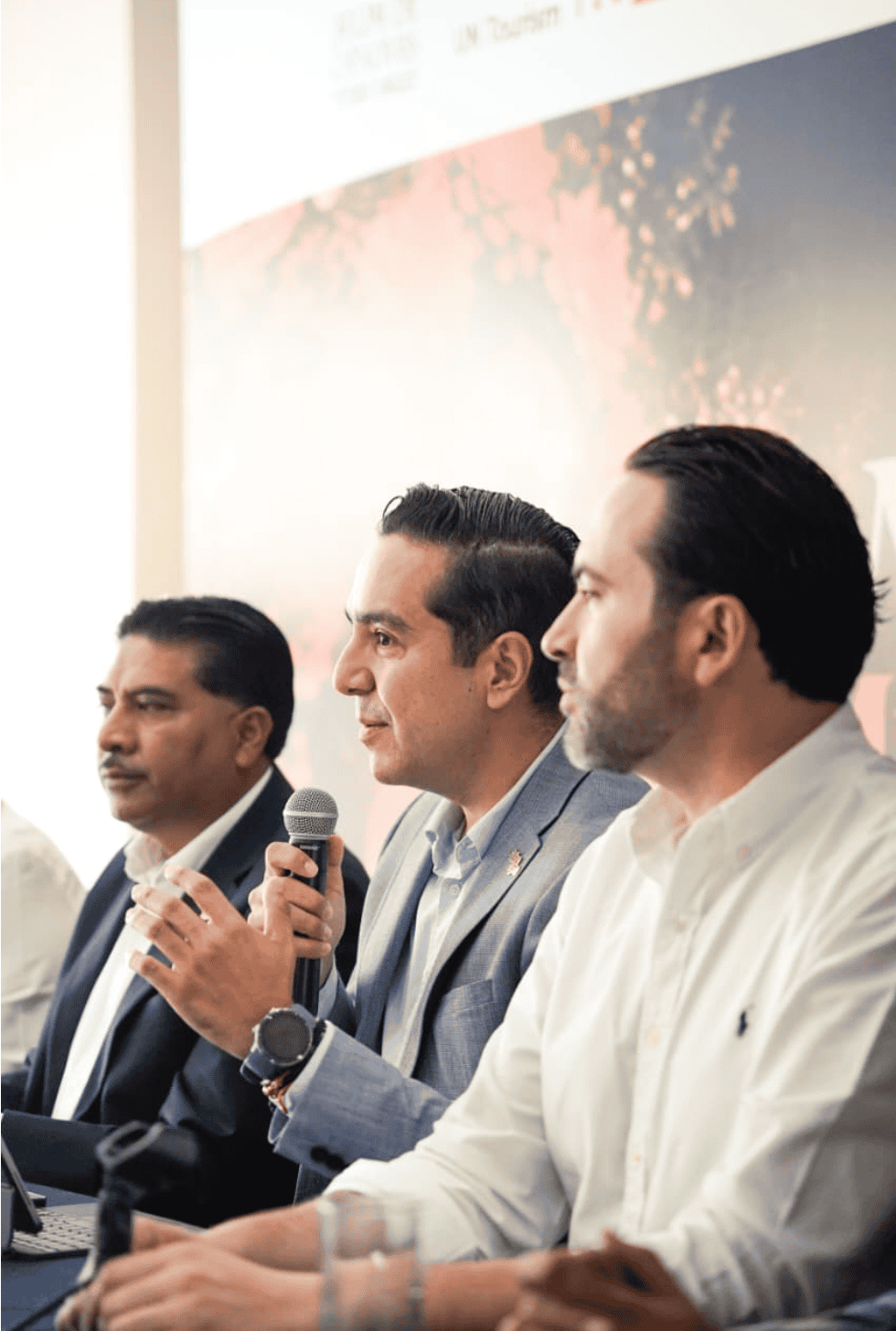 Panel de discusión en Jalpa de Cánovas durante el festival Memorias de México Eterno.
