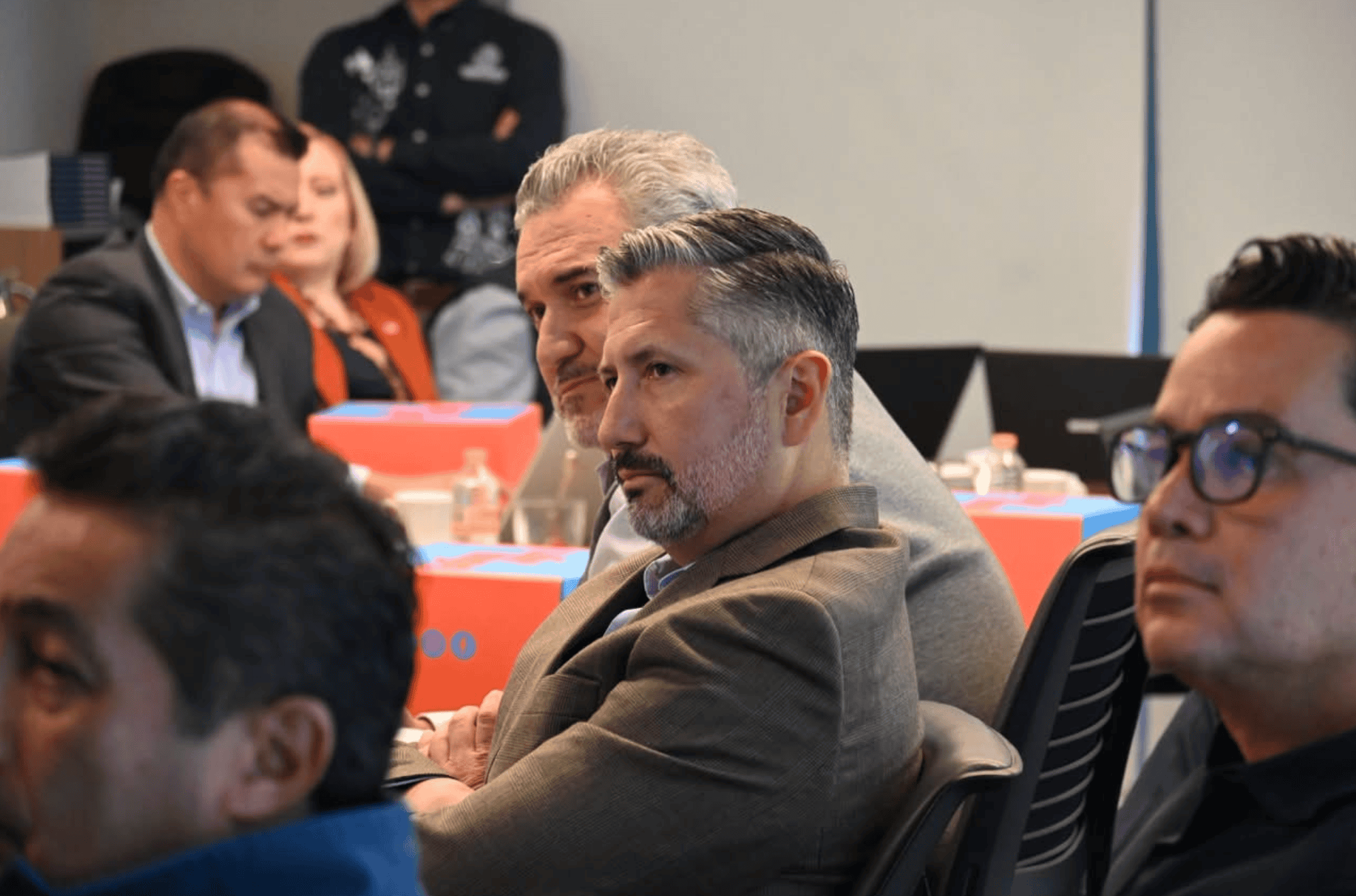 Participantes en reunión de turismo social y vinculación empresarial en Guanajuato.
