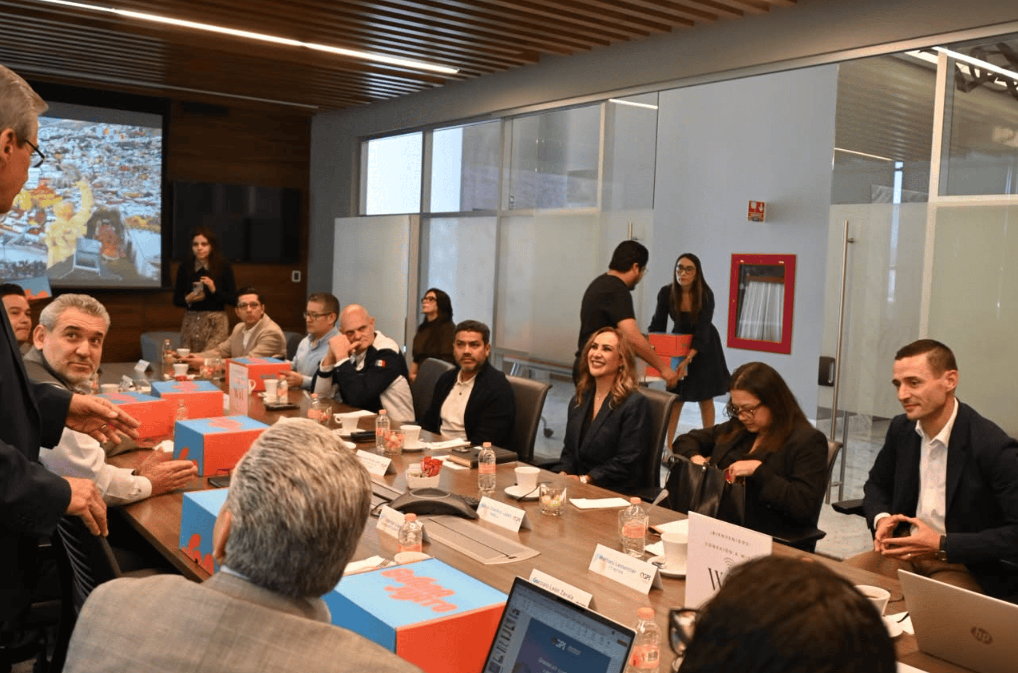 Reunión de profesionales en turismo y negocios en Guanajuato.