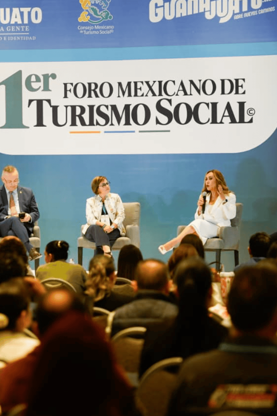 Panel de expertos en turismo social en Guanajuato en foro nacional.