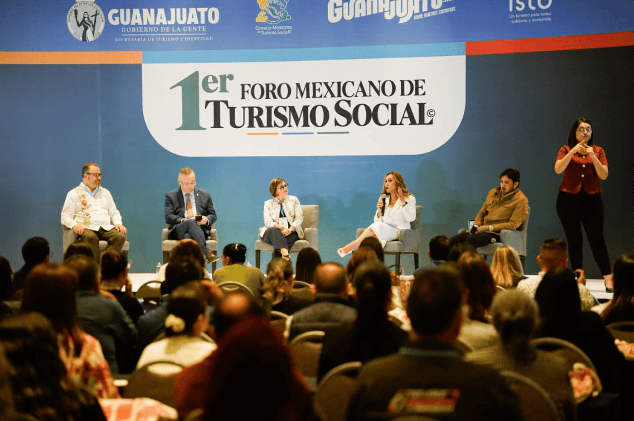 Panel de expertos en turismo social en Guanajuato en foro nacional.