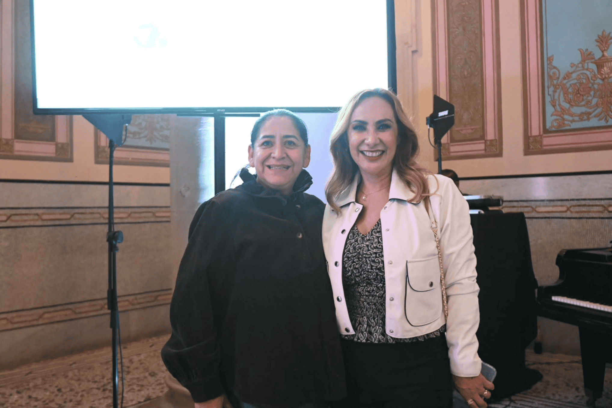 Mujeres en evento de turismo social en Guanajuato, México.